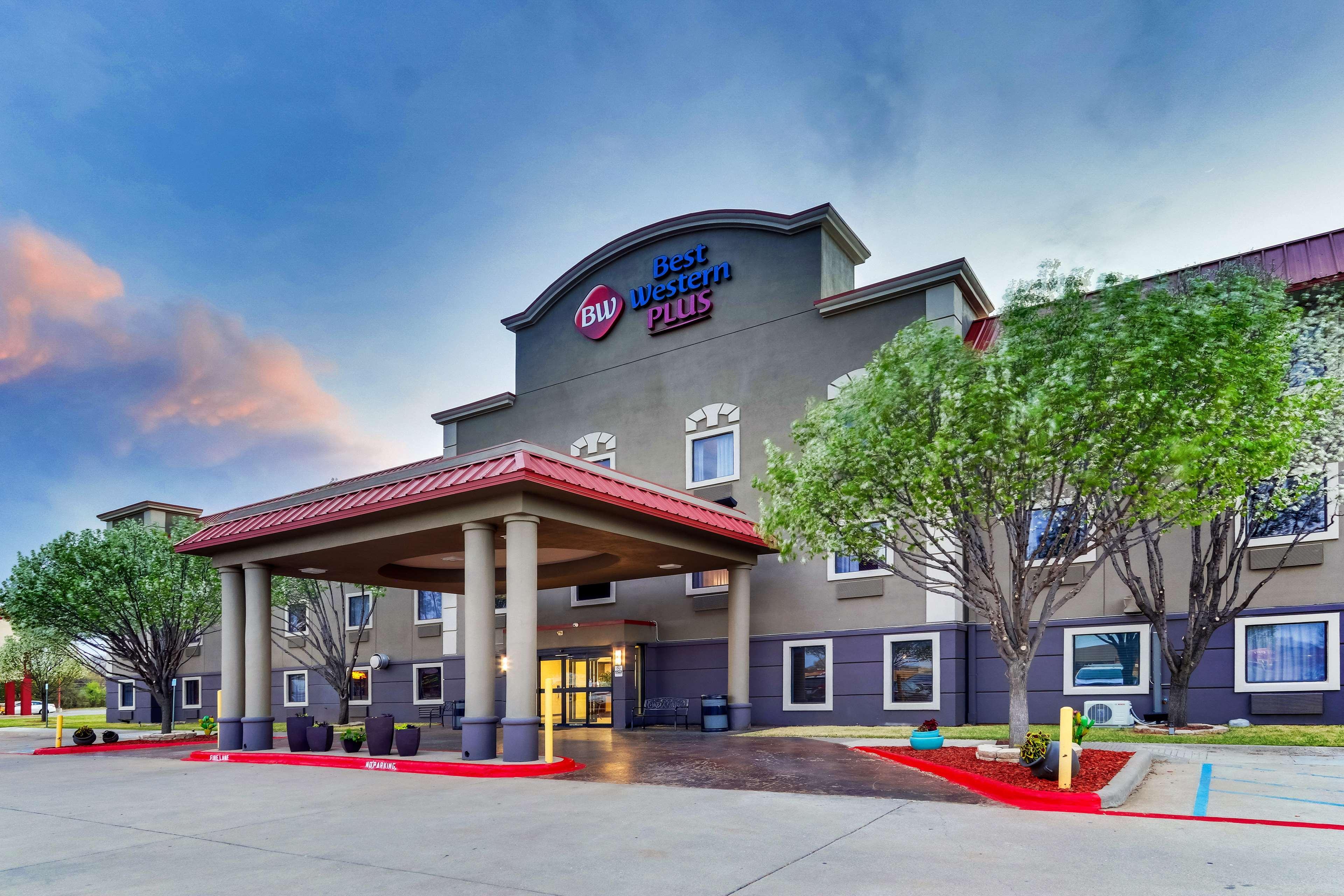 Best Western PLUS University Inn&Suites Wichita Falls Exterior foto